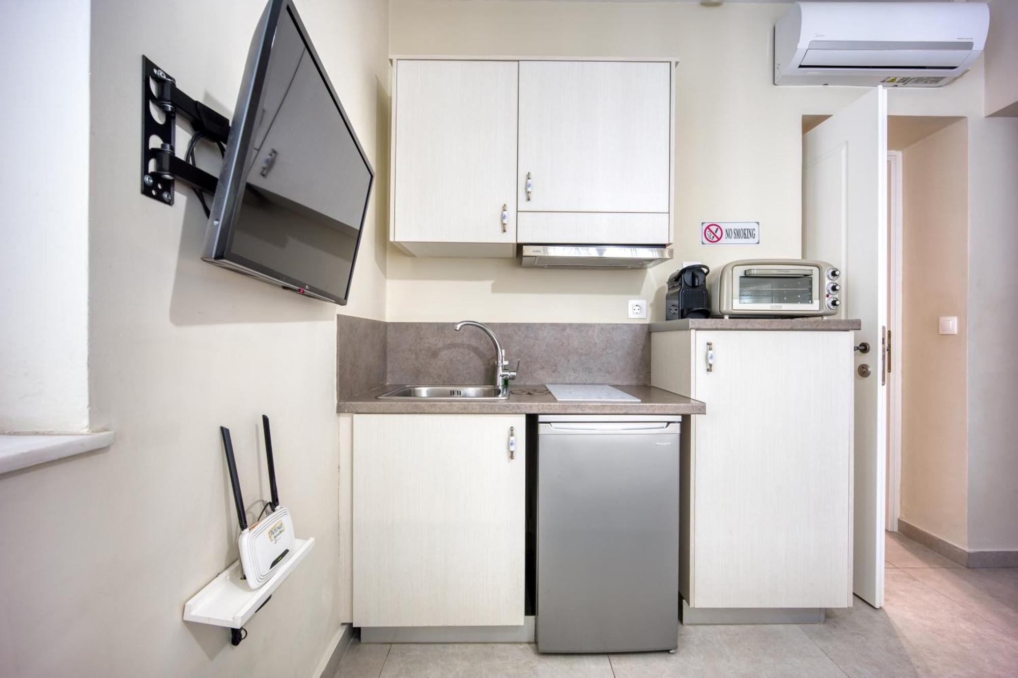 Bentzi...Boutique Apartment 1, Classic Double With Kitchenette, 2 Guests Атина Екстериор снимка
